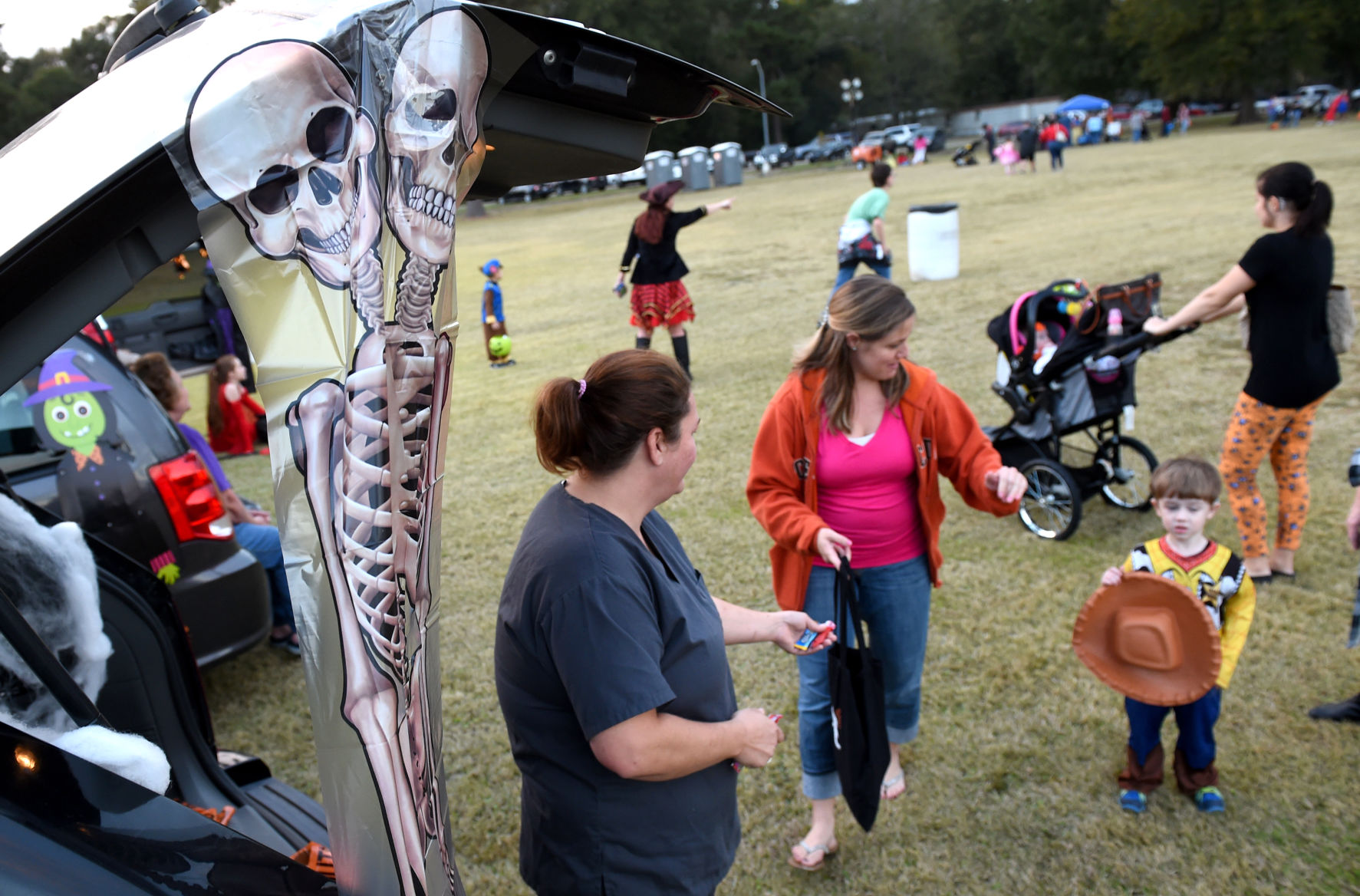 BR.trunkortreat.110117 058.jpg